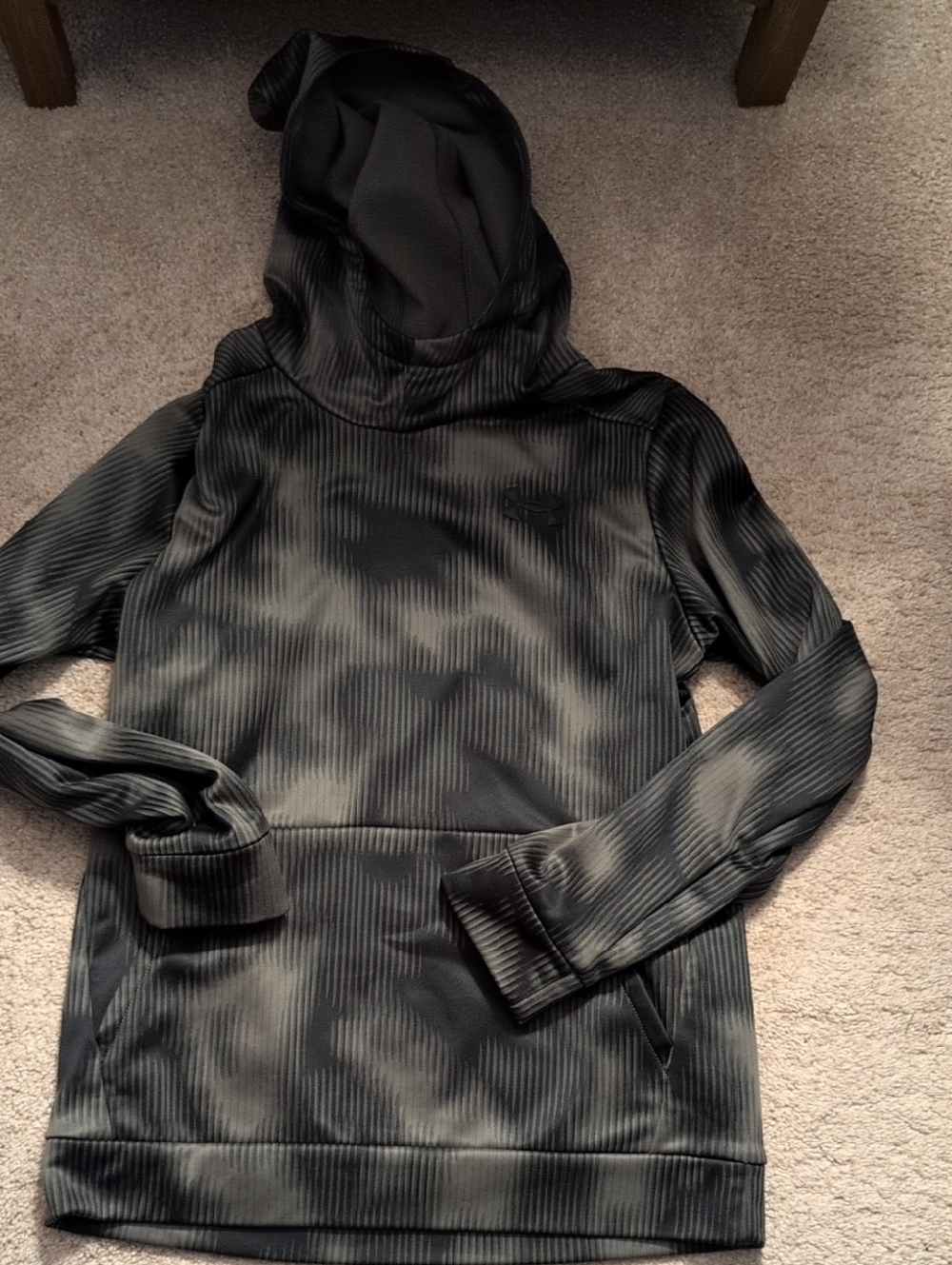 Under Armour Black Pullover Hoodie Boys Large